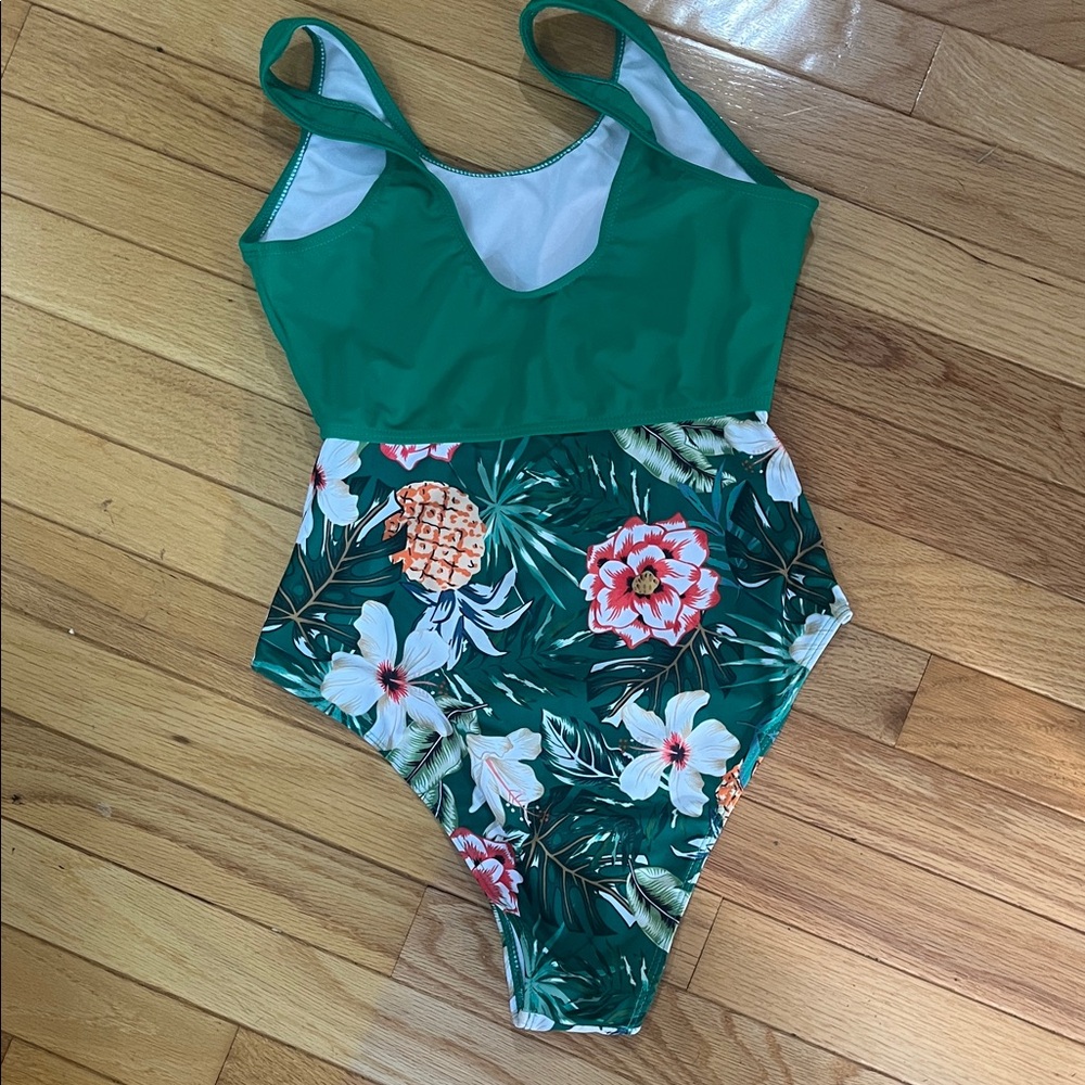 🎆SHEIN Green Floral One-Piece Swimsuit - Picture 4 of 4